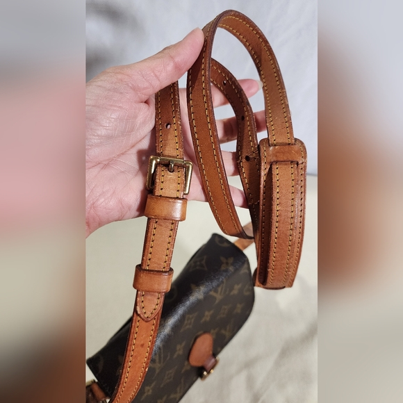 Louis Vuitton St. Cloud pm (smallest size). 1988 Int pocket glued shut. - Picture 12 of 16